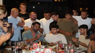 Atakaş Hatayspor futbolcuları akşam yemeğinde Ömer Faruk’un doğum gününü kutladılar