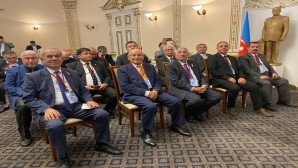 Türkiye Gazeteciler Federasyonu heyeti Azerbaycan   Diaspora Bakanını ziyarette Genel Başkan Karaca konuştu: İki Devlet, Tek Millet!