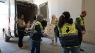 <strong>Hatay Büyükşehir Belediyesi, Samandağlı üreticilerinin bağışladığı 2 ton Mandalinayı vatandaşa ulaştırdı!</strong>