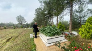 <strong>AK Parti Hatay Büyükşehir Belediye Başkan Adayı Mehmet Öntürk, Babasının mezarını ziyaret etti, sahaya indi!</strong>