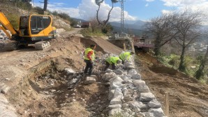 <strong>Hatay Büyükşehir Belediyesi, Duvar çalışmalarıyla ulamışı daha güvenli hale getiriyor!</strong>