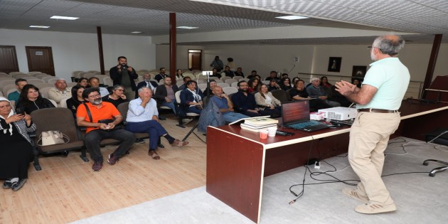 <strong>Hatay Büyükşehir Belediyesinden Çiftçilere zehirsiz Tarım semineri!</strong>