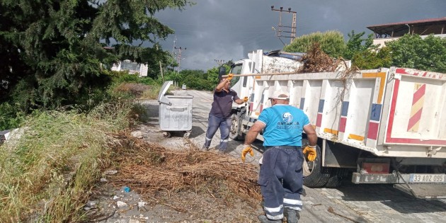Antakya Belediyesi ‘nin temizlik çalışmaları şehrin dört bir köşesinde devam ediyor