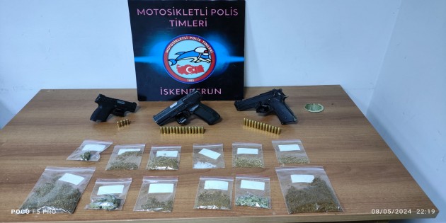 İskenderun’daki 3 tabanca ile çok sayıda uyuşturucu madde yakalandı