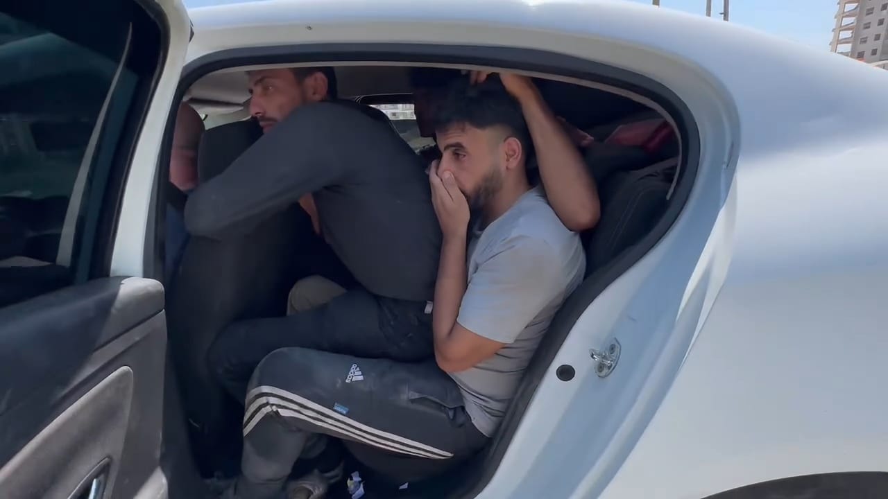Antakya Belen yolu üzerinde durdurulan 2 araçta 7 Suriyeli yakalandı Antakya Belen yolu üzerinde durdurulan 2 araçta 7 Suriyeli yakalandı