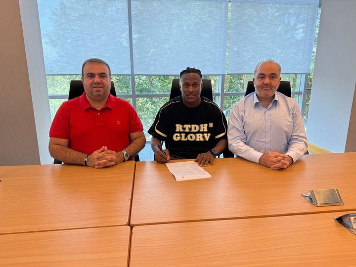 Hatayspor forvet Jonathan Okoronkwo ilei 3 yıllık sözleşme imzaladı Hatayspor forvet Jonathan Okoronkwo ilei 3 yıllık sözleşme imzaladı
