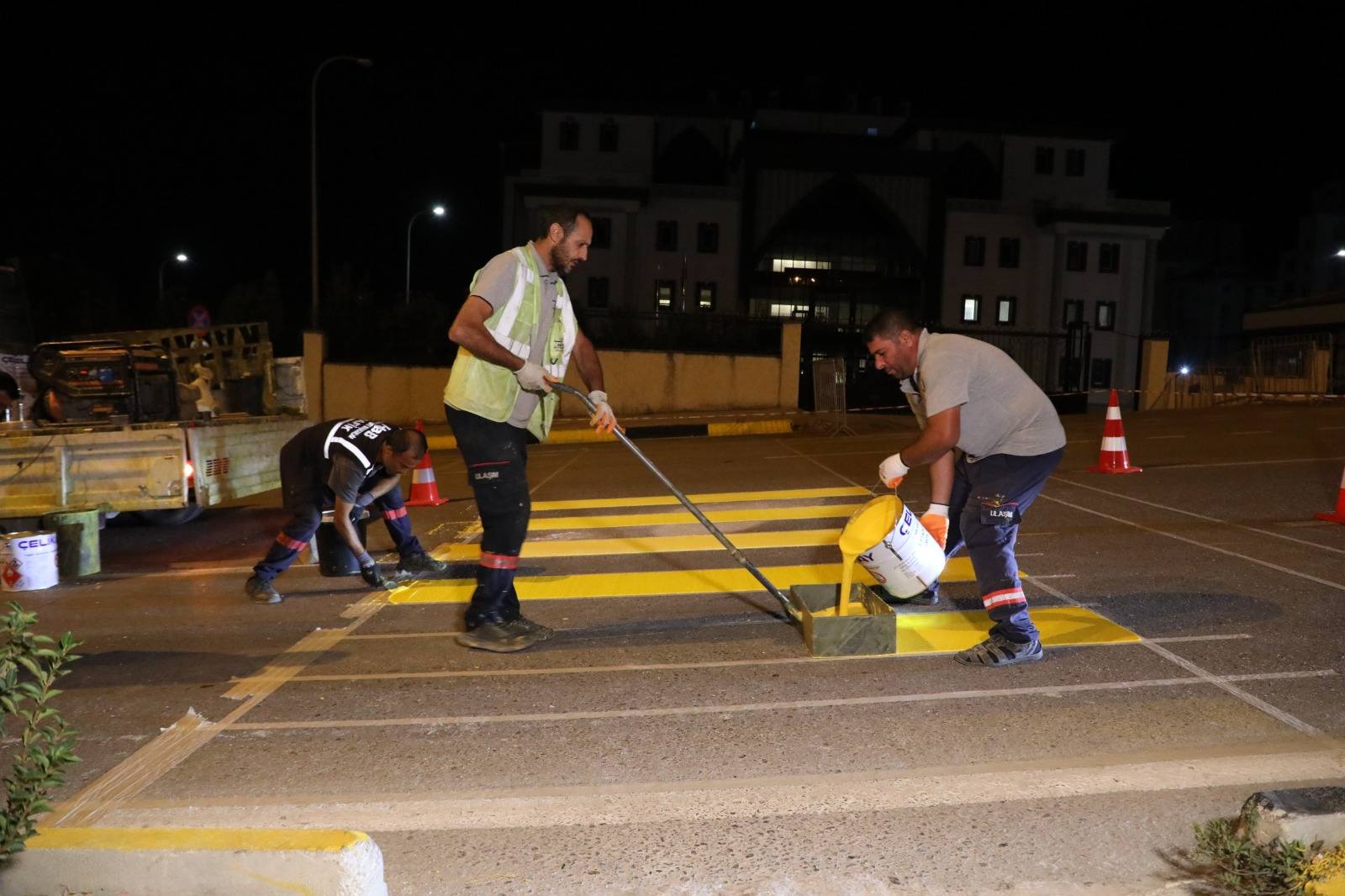 HATAY BÜYÜKŞEHİR BELEDİYESİ ’NDEN GECE MESAİSİ HATAY BÜYÜKŞEHİR BELEDİYESİ ’NDEN GECE MESAİSİ