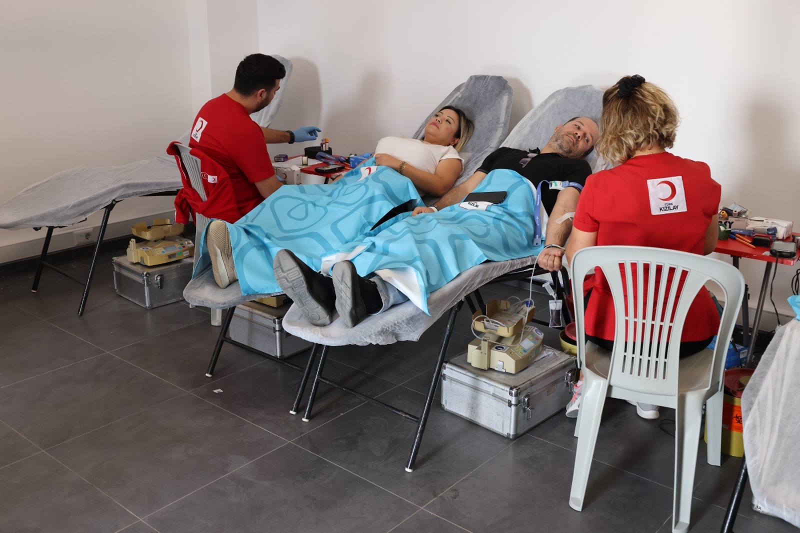 HATAY BÜYÜKŞEHİR BELEDİYE PERSONELİNDEN KIZILAYA KAN BAĞIŞI