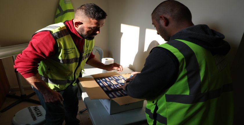 HATAY BÜYÜKŞEHİR BELİDEYESİ’NDEN MEZARLIKLARDA TEMİZLİK ÇALIŞMASI