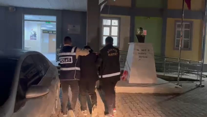 UYUŞTURUCDAN HAKKINDA 10 HAPS CEZASI BULUNAN BİR KİŞİ ANTAKYA ÜÇGEDİK’TE YAKALANDI UYUŞTURUCDAN HAKKINDA 10 HAPS CEZASI BULUNAN BİR KİŞİ ANTAKYA ÜÇGEDİK’TE YAKALANDI