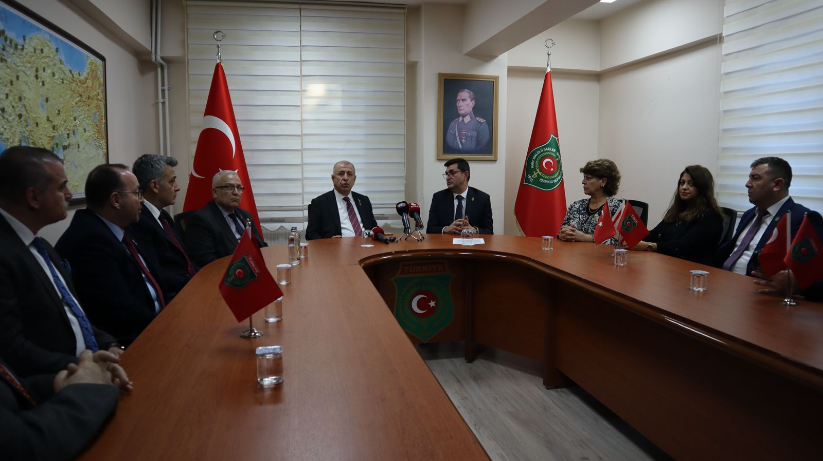 ZAFER PARTİSİ GENEL BAŞAKANI ÜMET ÖZDAĞ: TÜRK DEVLETİ, TERÖRİST BAŞINDAN BARIŞ SAĞLAMAK İÇİN YARDIM DİLEMEZ, TERÖRLE MÜZAKERE DEĞİL MÜCADELE EDİLİR!