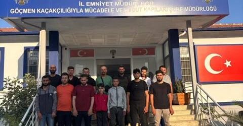 YİNE GÖÇMEN  KAÇAĶÇILIĞI : 14 YABANCI 5 KAÇAKÇI YAKALANDI