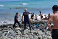 HATAY BÜYÜKŞEHİR BELEDİYESİ EKİPLERİNDEN DENİZ’DE BOĞULMA TEHLİKESİ GEÇİRENLERE  İLK MÜDAHALE
