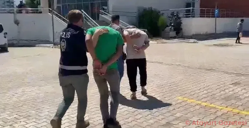 İSKENDERUN’DA 3 İŞYERİNDEN 14 CEP TELEFONU ÇALAN İKİ KİŞİDEN BİRİ TUTUKLANDI İSKENDERUN’DA 3 İŞYERİNDEN 14 CEP TELEFONU ÇALAN İKİ KİŞİDEN BİRİ TUTUKLANDI