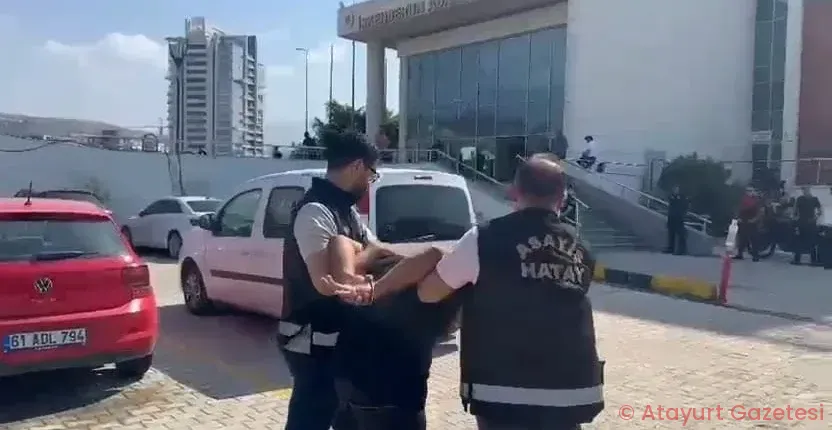 İSKENDERUN’DA CİNAYET ŞÜPHELİSİ BİR KİŞİ YAKALANDI İSKENDERUN’DA CİNAYET ŞÜPHELİSİ BİR KİŞİ YAKALANDI