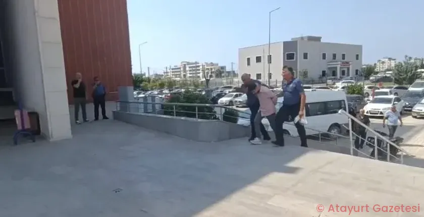 İSKENDERUN’DA İKİ AYRI İŞYERİNDEN HIRSIZLIK YAPTIĞI BELİRLENEN BİR KİŞİ YAKALANDI İSKENDERUN’DA İKİ AYRI İŞYERİNDEN HIRSIZLIK YAPTIĞI BELİRLENEN BİR KİŞİ YAKALANDI