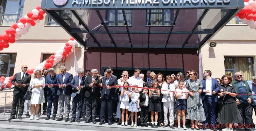 ESKİ BAŞBAKANLARDAN MESUT YILMAZ ORTAOKULU TÖRENLE AÇILDI ESKİ BAŞBAKANLARDAN MESUT YILMAZ ORTAOKULU TÖRENLE AÇILDI