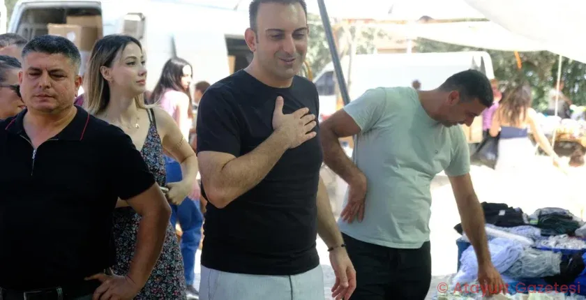 DEFNE BELEDİYE BAŞKANI HALİL İBRAHİM ÖZGÜN , PAZAR YERİNDE VATANDAŞLARLA BULUŞTU DEFNE BELEDİYE BAŞKANI HALİL İBRAHİM ÖZGÜN , PAZAR YERİNDE VATANDAŞLARLA BULUŞTU