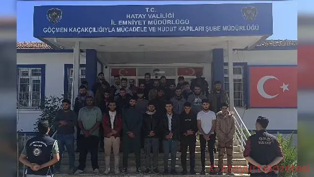 DAMPERLE TIR KASASINDA 28 YABANCI UYRUKLU YAKALANDI DAMPERLE TIR KASASINDA 28 YABANCI UYRUKLU YAKALANDI