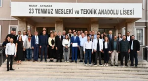 CHP HATAY İL BAŞKANLIĞINA YENİDEN SEÇİLEN HAKAN TİRYAKİ, MAZBATASINI ALDI