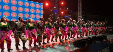 29 EKİM İSKENDERUN’DA COŞKUYLA KUTLANDI