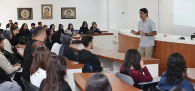 AİLE ÜNİVERSİTESİ İLK MEZUNLARINI VERDİ