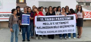 ANTAKYA’DA KADINLAR 11. YARGI PAKETİNE KARŞI ALANLARDA