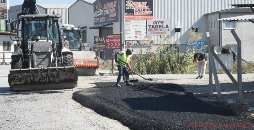 GÜVENLİ VE KONFORLU ULAŞIM İÇİN YOL ÇALIŞMALARI DEVAM EDİYOR GÜVENLİ VE KONFORLU ULAŞIM İÇİN YOL ÇALIŞMALARI DEVAM EDİYOR