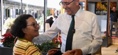 BAŞKAN İBRAHİM NACİ YAPAR, CUMHURİYET BAYRAMI’NI ESNAF VE VATANDAŞLARLA  BİRLİKTE KUTLADI