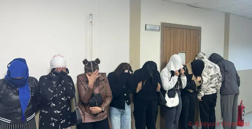 İSKENDERUN’DA FUHUŞ OPERASYONU: 5 YABANCI UYRUKLU KADIN YAKALANDI İSKENDERUN’DA FUHUŞ OPERASYONU: 5 YABANCI UYRUKLU KADIN YAKALANDI