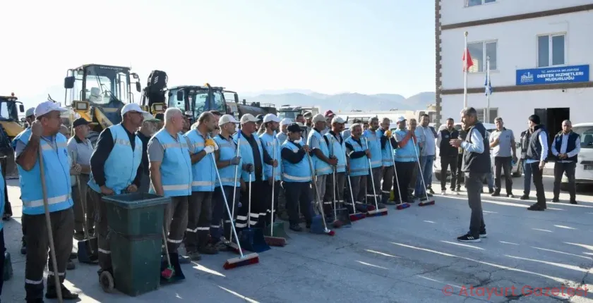 TEMİZLİK İŞLERİ MÜDÜRLÜĞÜ EKİPLERİ, HAFTA SONU SAHADAYDI TEMİZLİK İŞLERİ MÜDÜRLÜĞÜ EKİPLERİ, HAFTA SONU SAHADAYDI