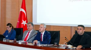VETERİNER FAKÜLTESİNİN AKADEMİK KURULUNA KATILAN REKTÖR VEYSEL EREN, KALİTE, DİJİTALLEŞME VE ULUSLARARASILAŞMA VURGUSU YAPTI