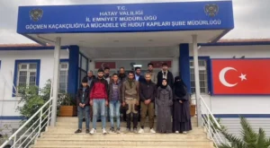 ANTAKYA-REYHANLI KARAYLOUNDA DURDURULAN 3 AYRI ARAÇTA 15 GÖÇMEN YAKALANDI