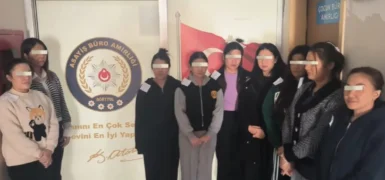 DÖRTYOL’DA MESAJ SALONUNDA ÇALIŞMA İZNİ OLMAYAN 9 YABANCI UYRUKLU KADIN YAKALANDI