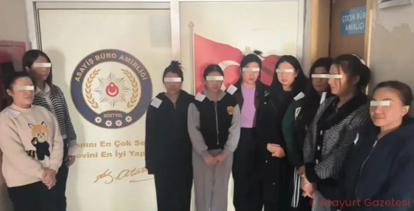 DÖRTYOL’DA MESAJ SALONUNDA ÇALIŞMA İZNİ OLMAYAN 9 YABANCI UYRUKLU KADIN YAKALANDI