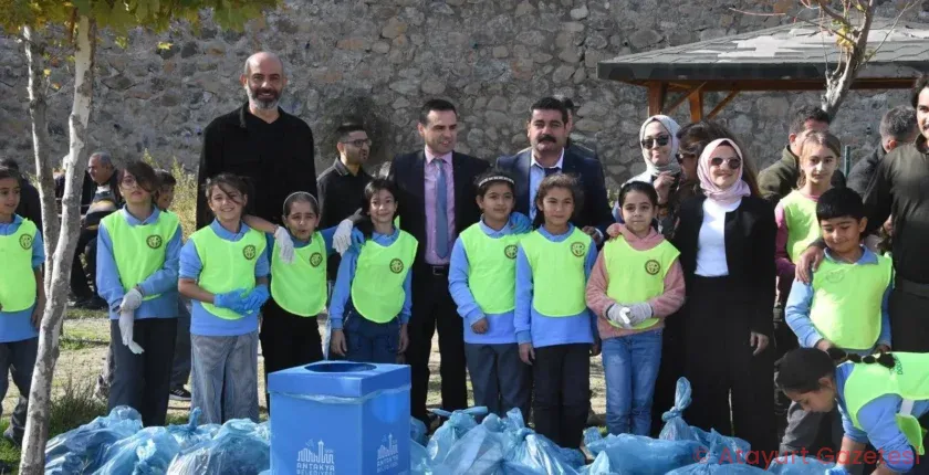 ANTAKYA BELEDIYESI ÖĞRENCİLERLE BİRLİKTE AMBALAJ ATIKLARI TOPLAMA ETKİNLİĞİ GERÇEKLEŞTİRDİ