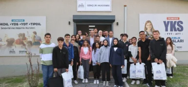 BAŞKAN İBRAHİM NACİ YAPAR, GENÇLİK AKADEMİSİ’NDE GENÇLERE SESLENDİ:  EMEKLERİNİZİN VE ÇALIŞMALARINIZIN KARŞILIĞINI ALMANIZI DİLİYORUM!