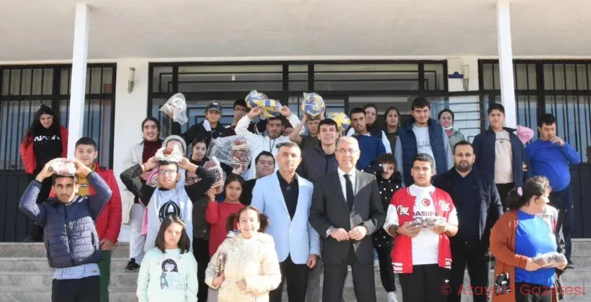 BAŞKAN YAPAR, ÖZEL EĞİTİM UYGULAMA OKULU’NDA ÖĞRENCİLERLE BULUŞTU