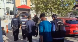 ERZİN’DE KASTEN BIÇAKLAMA YARALAMA ŞÜPHELİSİ 3 KİŞİ TUTUKLANDI