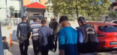 ERZİN’DE KASTEN BIÇAKLAMA YARALAMA ŞÜPHELİSİ 3 KİŞİ TUTUKLANDI