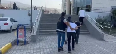 İSKENDERUN’DA DÜĞÜN SALONUNDA HUZURSUZLUK ÇIKARAN İKİ KİŞİ TUTUKLANDI