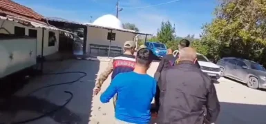 JANDARMA, SAMANDAĞ’DA KAYBOLAN GÖRME ENGELLİ KİŞİYİ BULUP AİLESİNE ESLİM ETTİ