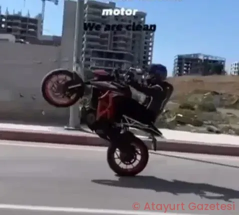 MOTORSİKLETİYLE LASTİK YAKAN VE MAKAS ATAN BİR KİŞİYE 19 BİN 217 LİRA CEZA MOTORSİKLETİYLE LASTİK YAKAN VE MAKAS ATAN BİR KİŞİYE 19 BİN 217 LİRA CEZA
