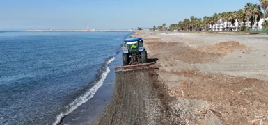 HATAY BÜYÜKŞEHİR BELEDİYESİ’NDEN DÖRTYOL’DA KIYI TEMİZLİĞİ